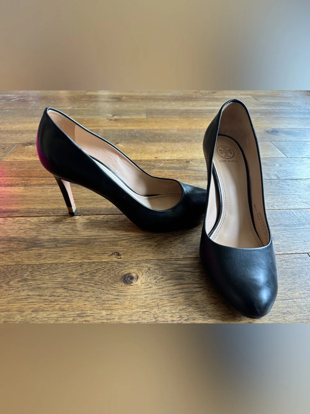 Tory Burch Black Leather Pumps Gold Hardware Heel Size 8.5M - Picture 11 of 13